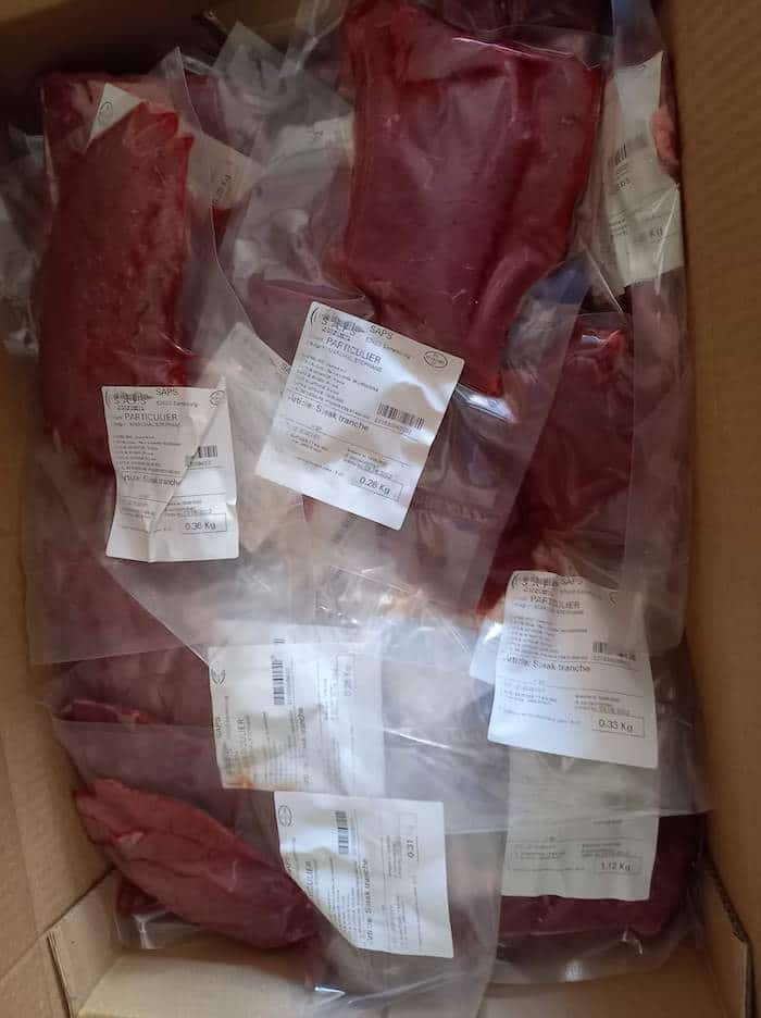 Emballage individuel et conditionnement sous vide des morceaux de viande